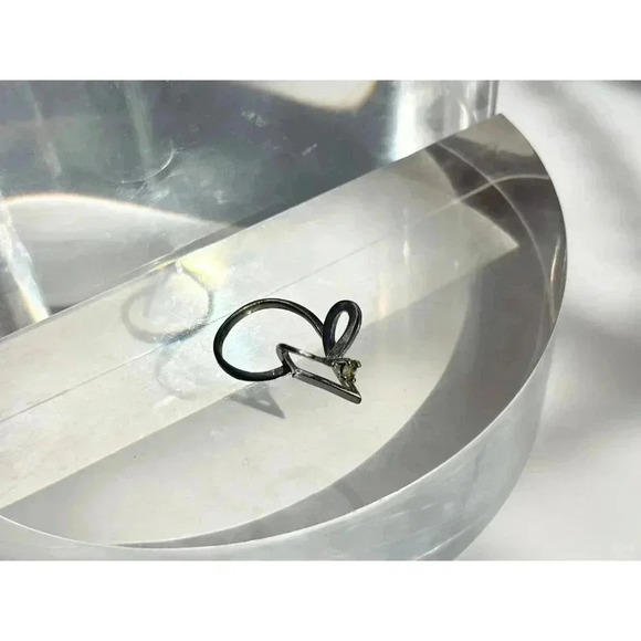 Vintage 18K HGE Gemstone Raised Heart Shaped / Designed Retro Ring - size 5.75 - Picture 3 of 10